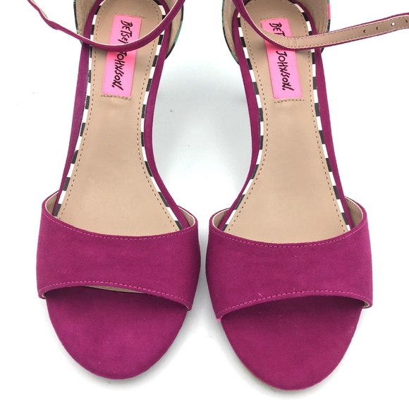 NEW Betsey Johnson Ressy Magenta Mul Lady Heels - Picture 4 of 8